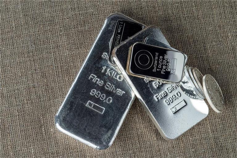 Der Silberpreis knackt die 90 US-Dollar-Marke und erreicht damit ein neues Rekordhoch. Erfahren Sie, welche Faktoren den Anstieg antreiben.