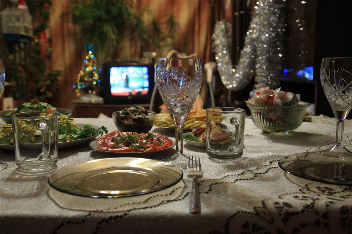 Wann Sie „Dinner for One“ im TV schauen können Der Silvesterabend und der 1. Januar versprechen ein Fernsehprogramm mit vielen Klassikern. Einer davon ist der Sketch „Dinner for One“.
