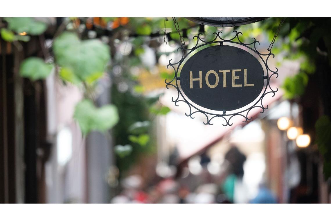 Späte Ostern sorgen für mehr Hotel-Übernachtungen im April Der späte Ostertermin hat im April für ein deutliches Plus bei den Übernachtungszahlen in Hotels und anderen Beherbergungsbetrieben in Deutschland gesorgt.