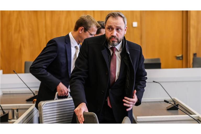 Der Sparkasse Gelsenkirchen, im Gerichtssaal unter anderem vertreten vom Bereichsleiter Vertrieb Matthias Kloh, werfen die Kläger Pflichtverletzungen vor.