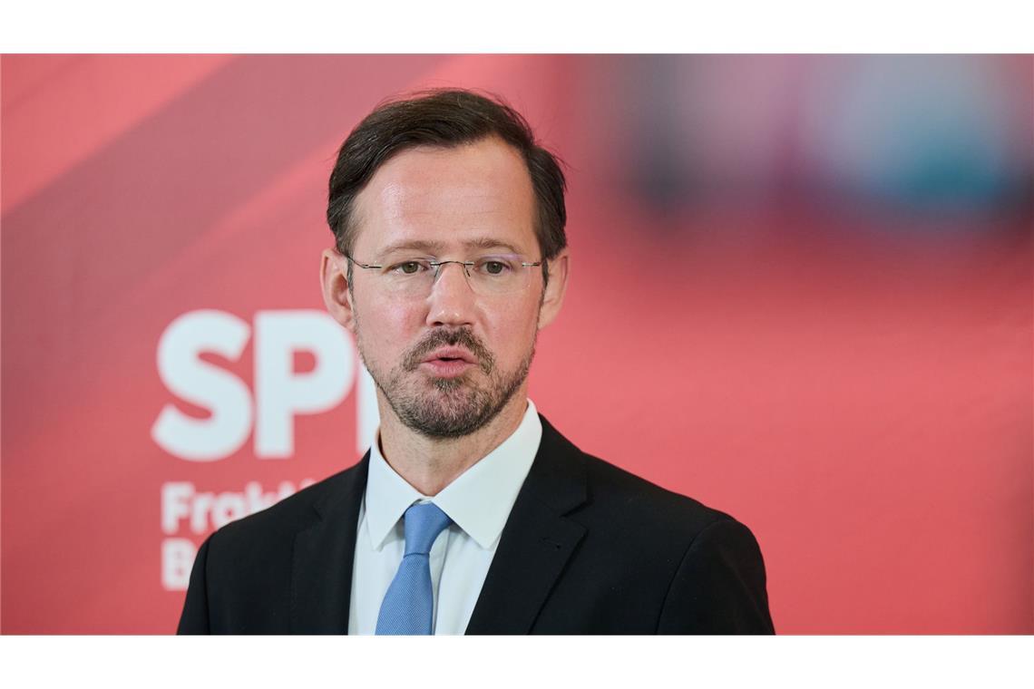Der SPD-Fraktionsgeschäftsführer Dirk Wiese will die Ergebnisse der Rentenkommission abwarten. (Archivbild)