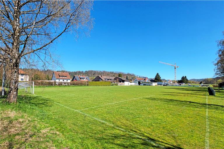 Der Sportplatz in Fornsbach ist zwar vor langer Zeit in Eigenregie entstanden, aber inzwischen sind auch die Fußballvereine insbesondere in der Jugendarbeit zusammengerückt. Um den SC Fornsbach und die Sportvereinigung Kirchenkirnberg nicht mehr anders zu behandeln, will die Stadt ein neues Unterstützungssystem etablieren. Foto: Stefan Bossow