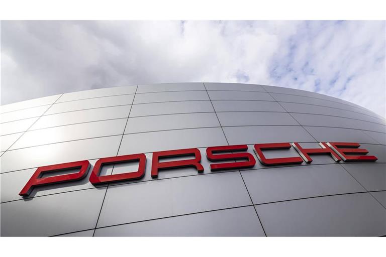 Der Sportwagenhersteller Porsche steigt aus dem Dax ab (Archivfoto).