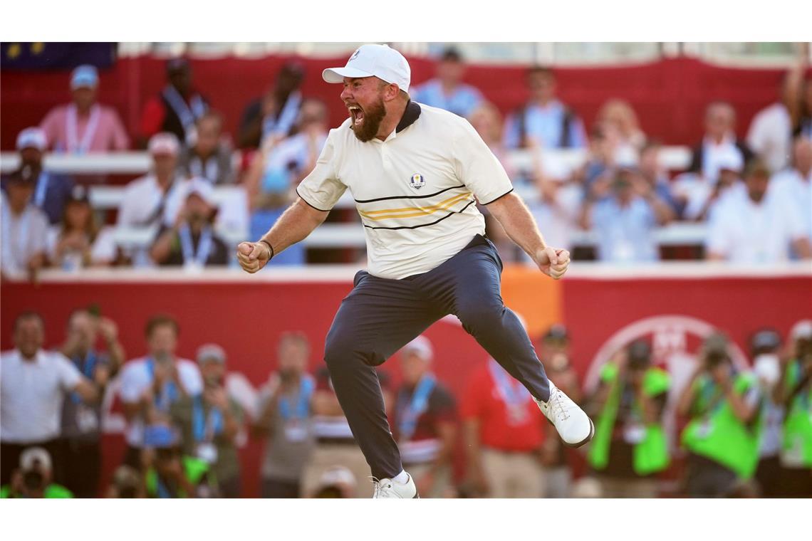 Ryder Cup wieder in Europa: "Feiern als gäbe es kein Morgen" Der Sprung nach dem entscheidenden Putt: Shane Lowry bejubelt die Titelverteidigung im Ryder Cup.