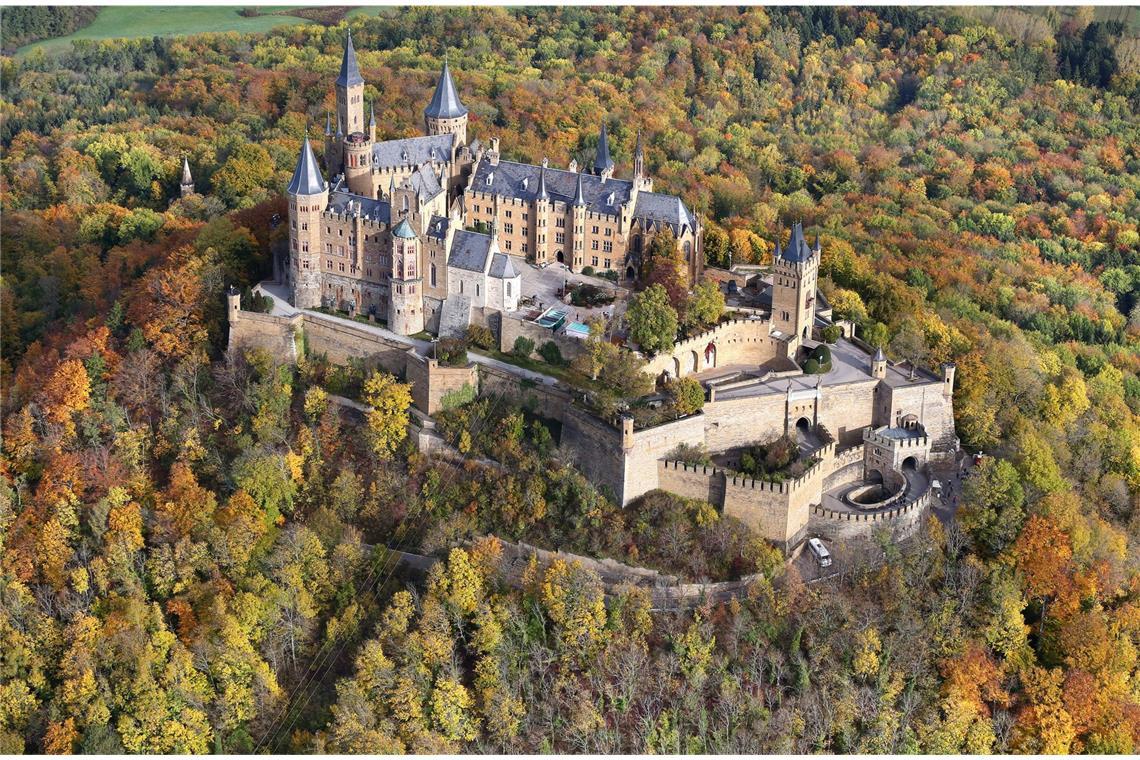 Der Stammsitz der Hohenzollern ist bis heute auf der Schwäbischen Alb. Die Burg wird von Georg Friedrich gemanagt.