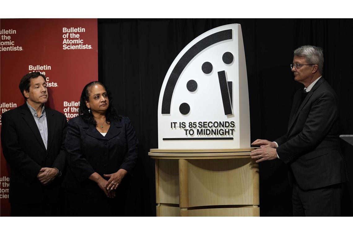 Der Stand der "Weltuntergangsuhr" wird vorgestellt.