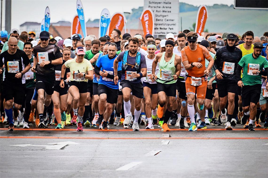 Tausende Teilnehmer beim Stuttgart-Lauf Der Startschuss fiel in der Benzstraße.