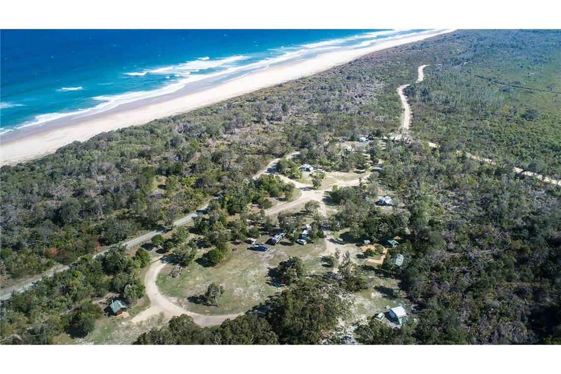 Der Strand liegt abgelegen, ist aber bei Badegästen sehr beliebt.