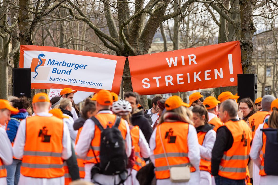 Streik der Klinikärzte nach Tarifeinigung abgesagt Der Streik der Klinikärzte ist erst einmal abgesagt.
