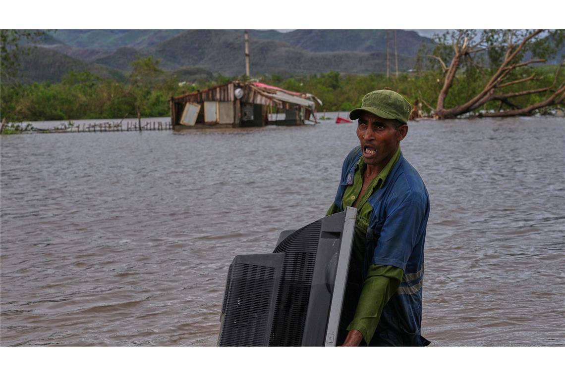 Der Sturm hat bisher mehr als 30 Menschen getötet und schwere Überschwemmungen verursacht.