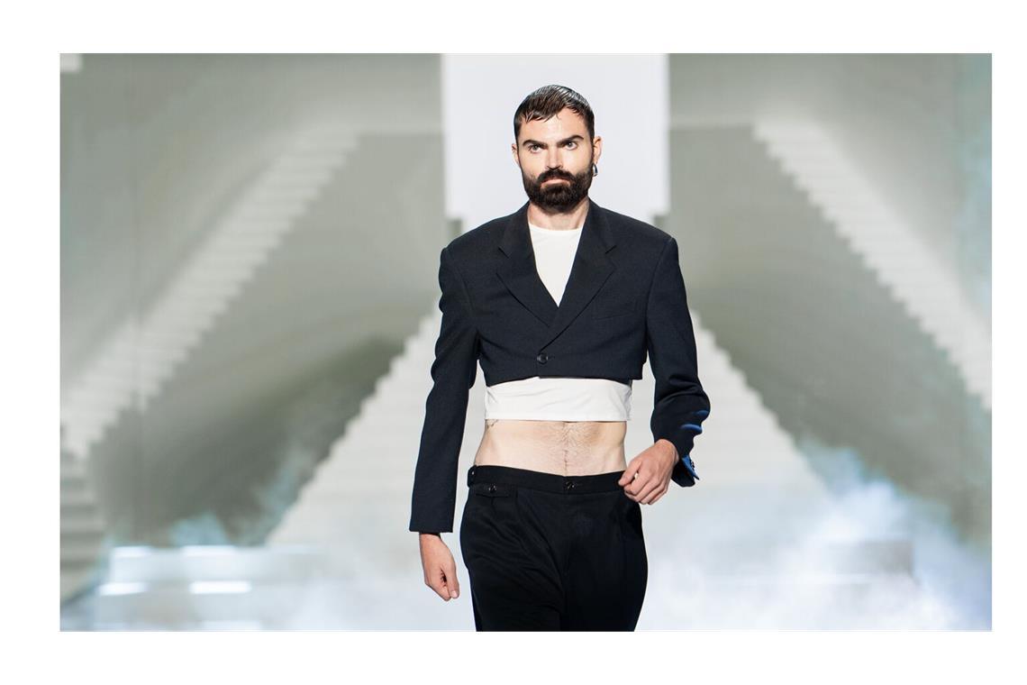 Stuttgarter ausgeschieden – Neue Haarfarbe gleicht Stolperer nicht aus Der Stuttgarter hatte in der achten Folge auf einem Catwalk Probleme.