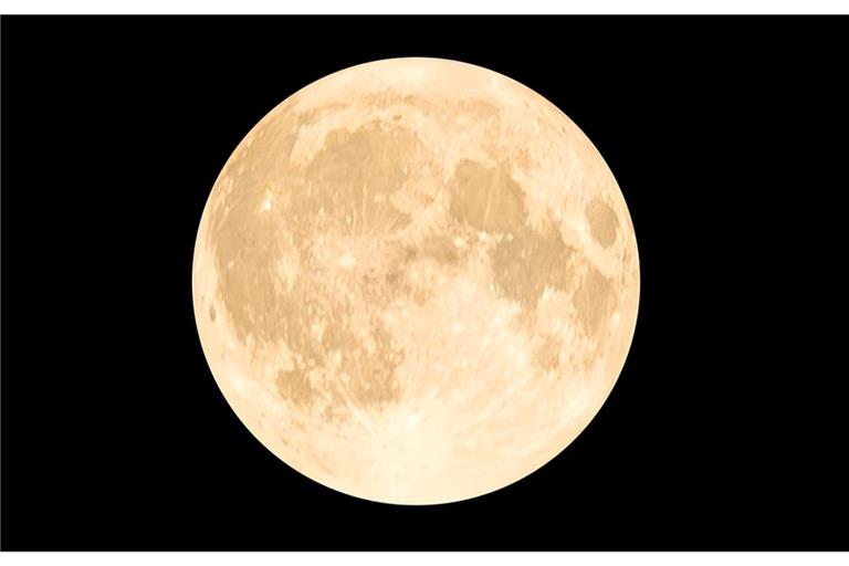 Der Supermond lässt den Vollmond besonders groß & hell erstrahlen. Erfahren Sie, wann es wieder so weit ist und was hinter diesem Phänomen steckt.