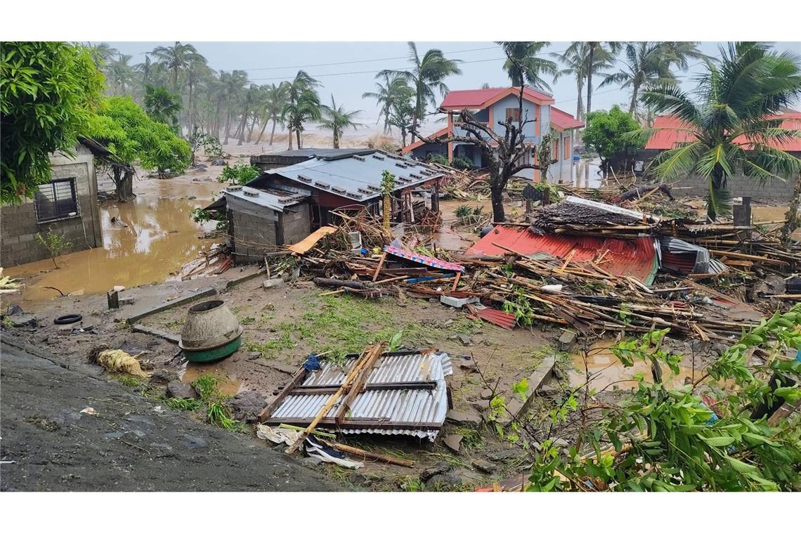 Der Supertaifun "Fung-Wong" hat die Philippinen erreicht.