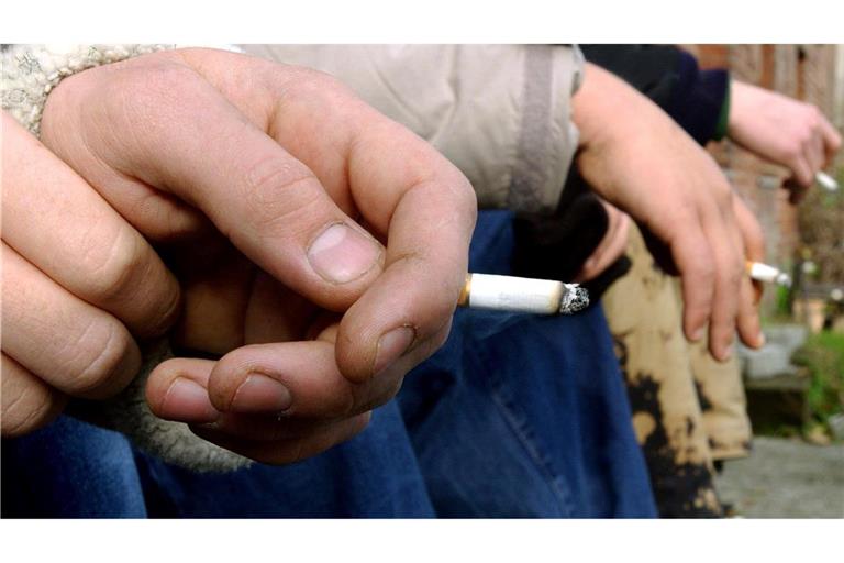Der Tabakkonsum unter Jugendlichen ist laut den Forschern viel zu hoch. (Symbolbild)