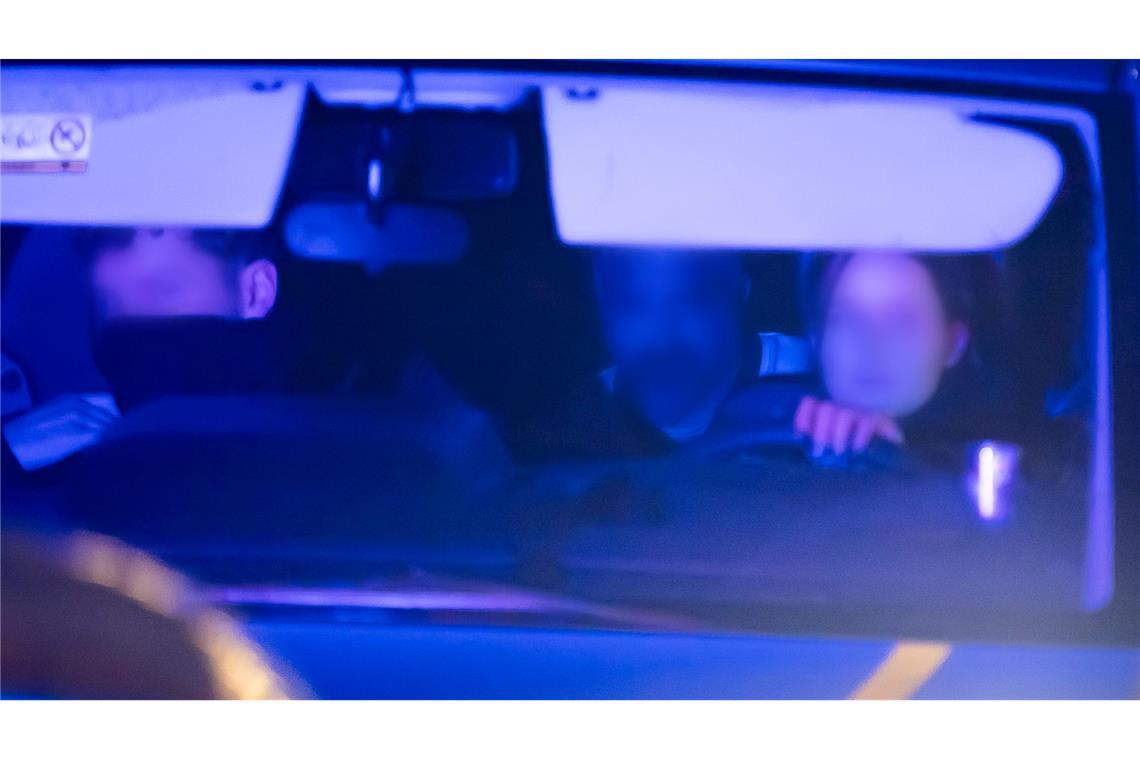 Behörden erhielten Hinweise auf Täter von Magdeburg Der Täter (Mitte) ist inzwischen in U-Haft.