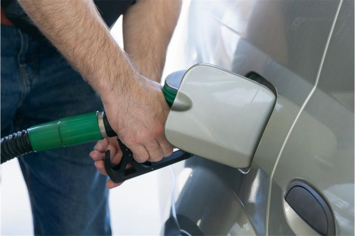 Der Tankrabatt steht vor dem Aus: Was das für Benzin- und Dieselpreise bedeutet und welche neuen Entlastungen jetzt diskutiert werden.