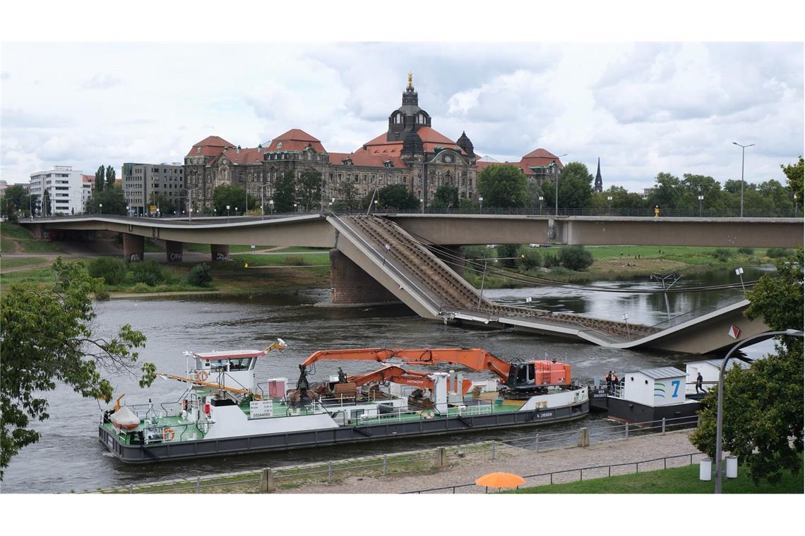Abstand und Tempolimit - Baden-Württemberg schützt Risiko-Brücken Der Teil-Einsturz einer Dresdner Carolabrücke setzt auch den Südwesten unter Druck (Archivfoto).