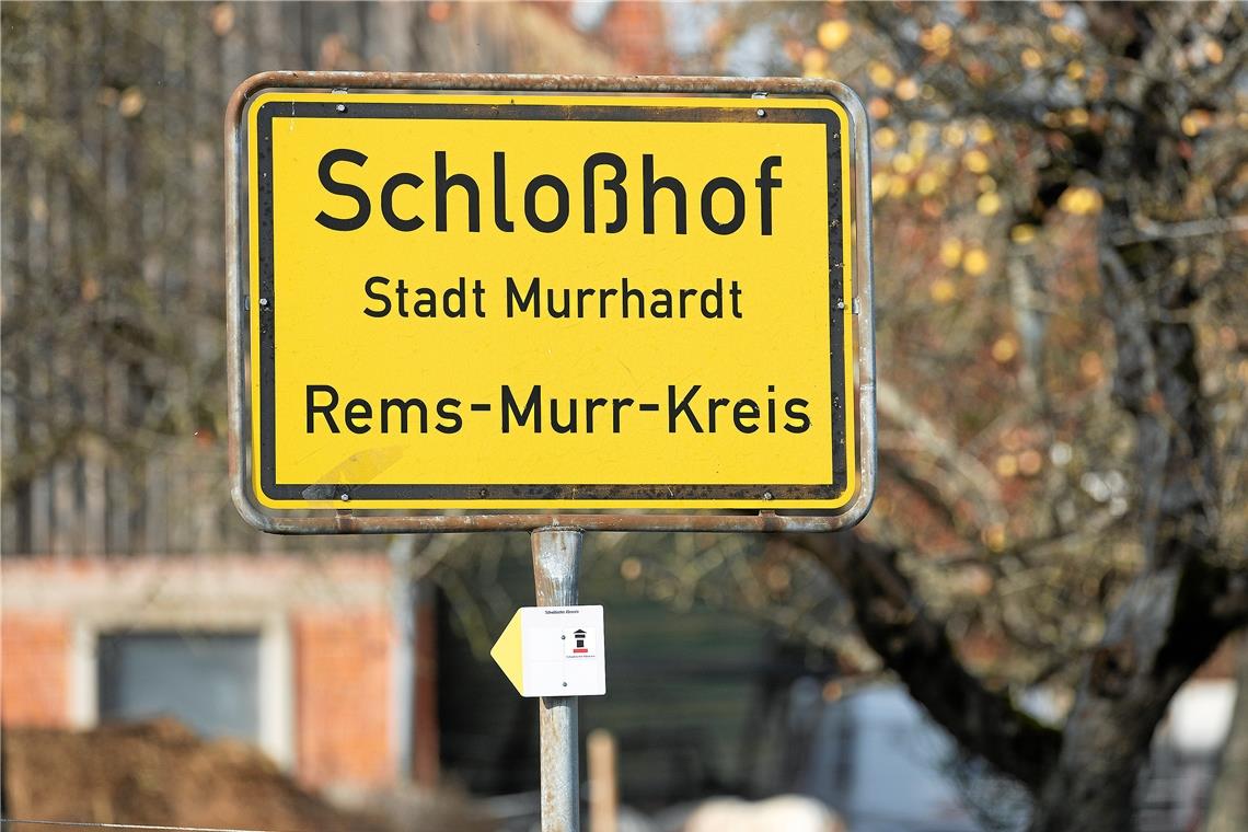 Diskussion um künftige Pferdepension Der Teilort Schloßhof ist überschaubar, die Einwohnerzahl liegt im unteren zweistelligen Bereich. Eine Befürchtung in der Beratung war, dass zu wenig Stellplätze für die Besitzer der Pensionspferde vorhanden sind. Die müssen allerdings im Rahmen des weiteren Bauantrags nachgewiesen werden, wie Baurechtsamtsleiterin Simone Sauer erläuterte. Foto: J. Fiedler