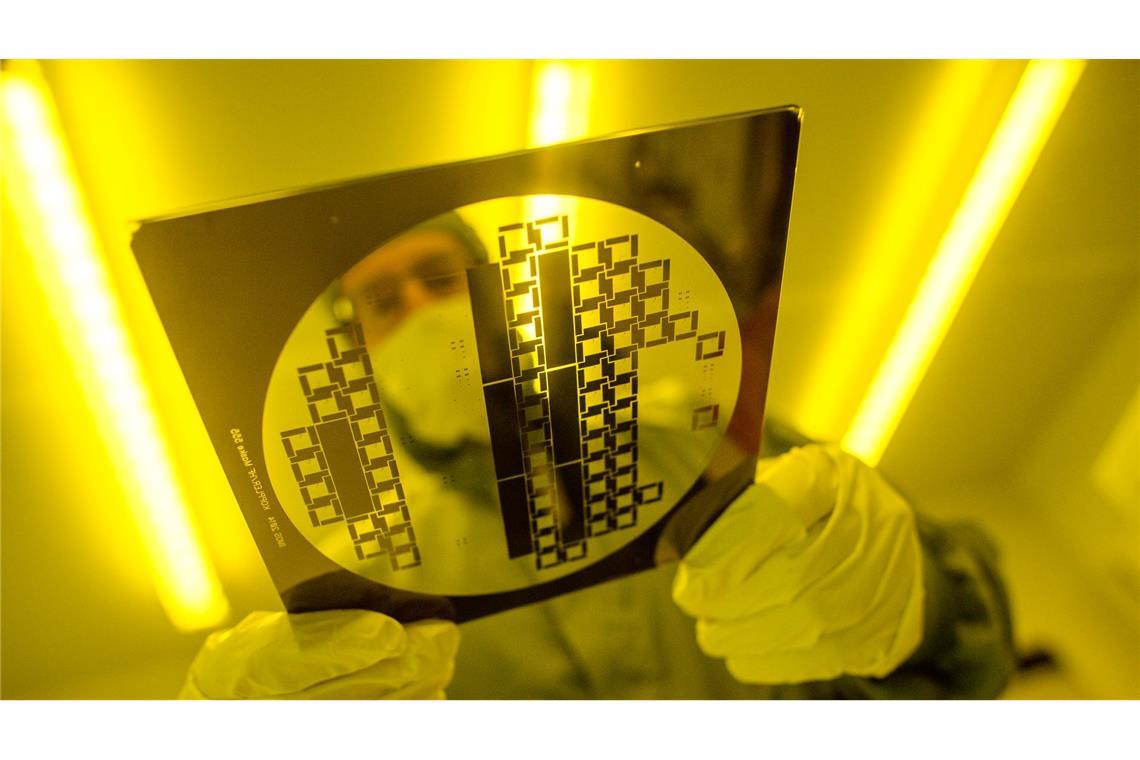 Der teils dramatische Rückgang der erwerbstätigen Bevölkerung im Osten bedrohe die Wirtschaft, so Joachim Ragnitz vom Dresdner ifo-Institut. (Archivbild)