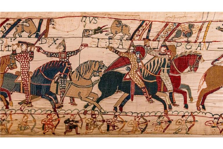 Der Teppich von Bayeux ist eine in der zweiten Hälfte des 11. Jahrhunderts entstandene Stickarbeit auf einem rund 52 Zentimeter hohen Tuchstreifen. In  Bild und Text wird auf 68 Metern in 58 Einzelszenen die  Eroberung Englands durch den Normannenherzog Wilhelm den Eroberer