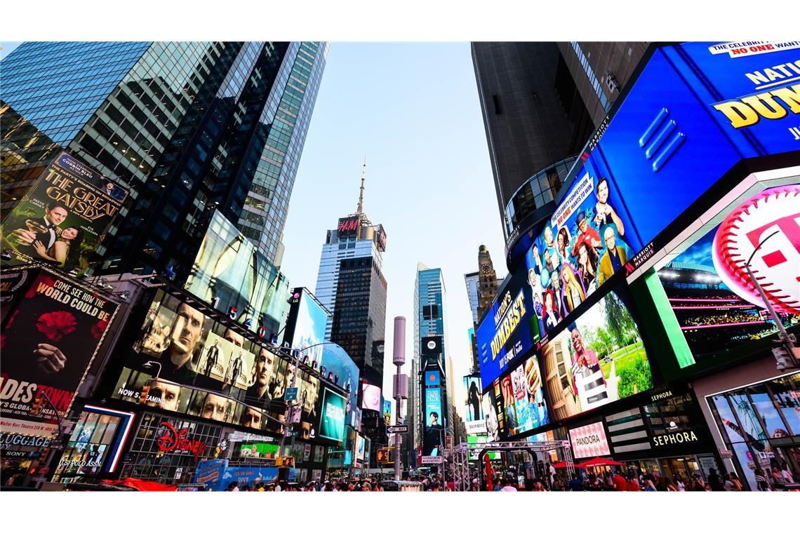 Der Times Square in Manhattan: Hier ist New York besonders trubelig. (zu dpa: «Starker Rückgang bei touristischen USA-Reisen»)