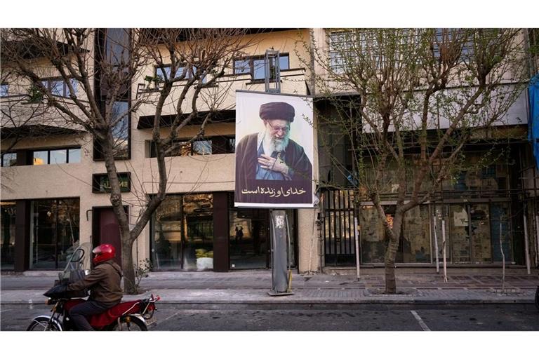 Der Tod von Ajatollah Ali Chamenei hat ein Machtvakuum ins Zentrum des Iran gerissen. (Archivbild)