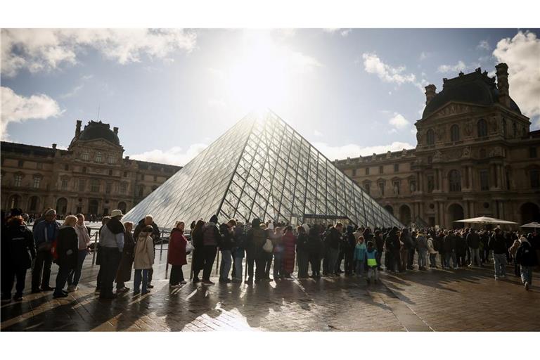 Der Touristenmagnet Louvre wird seit Monaten von Missständen geplagt. (Archivbild)