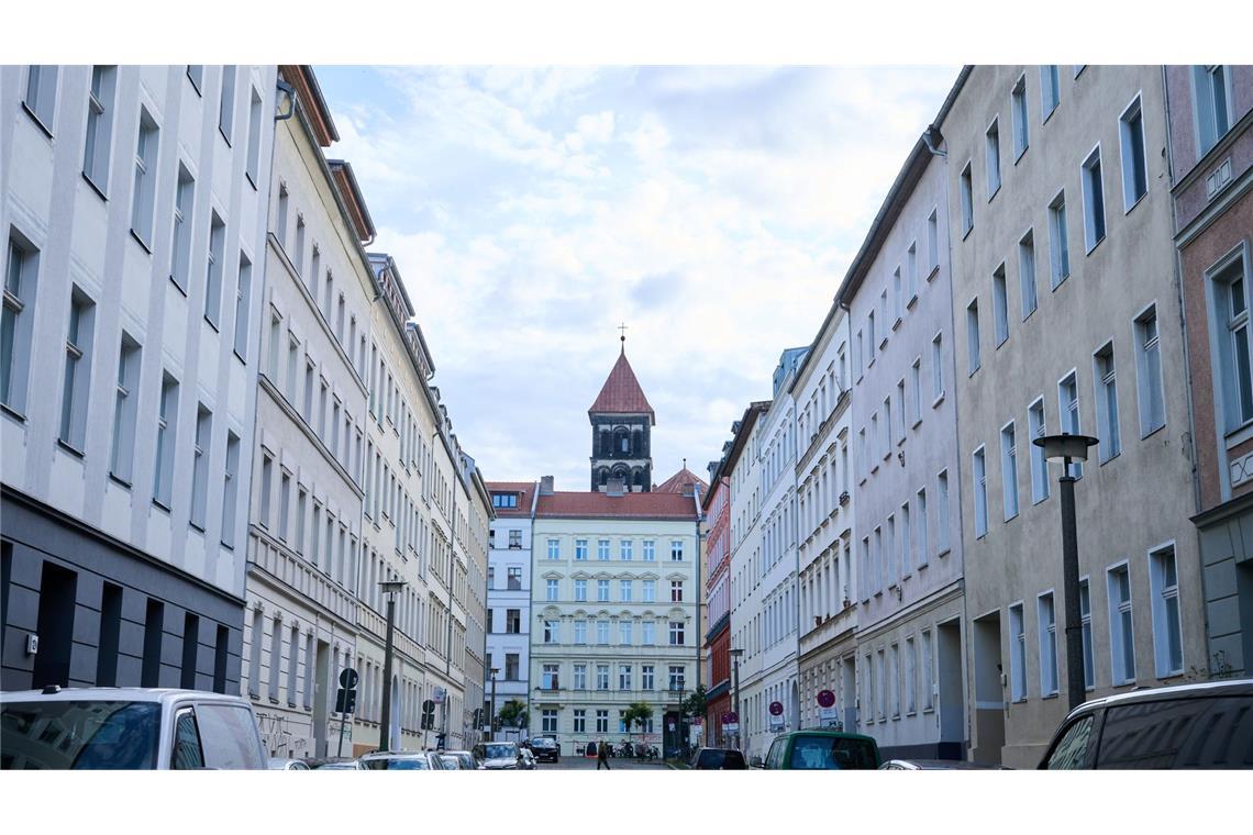 Preise von Wohnungen und Häusern steigen Der Trend hält an: Wohnungen, hier in Berlin, werden teurer. (Archivbild)