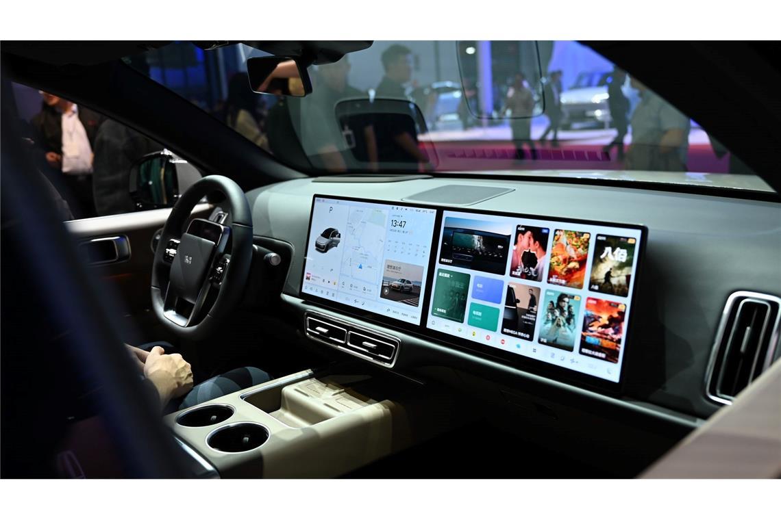 Die Trends der Messe in Shanghai Der Trend in China geht zu Autos mit viel Enterntainment.
