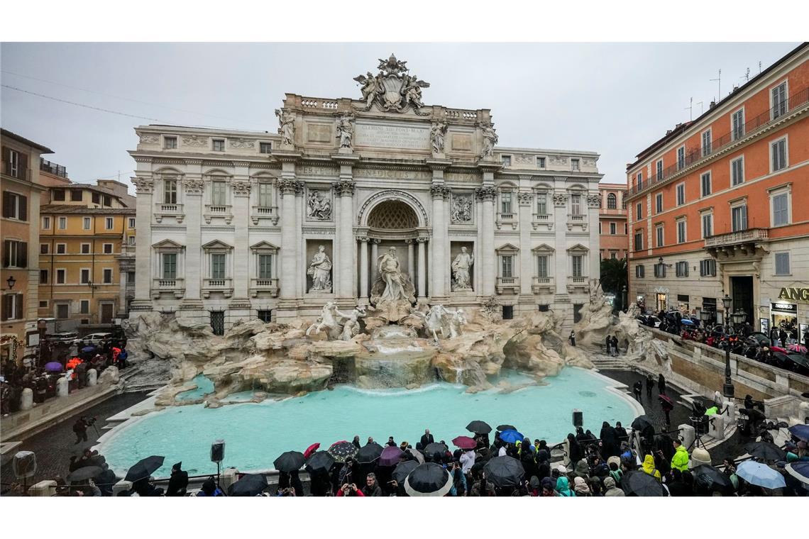 Bereit fürs Heilige Jahr: Rom-Attraktionen in neuem Glanz Der Trevi-Brunnen erstrahlt in neuem Glanz.