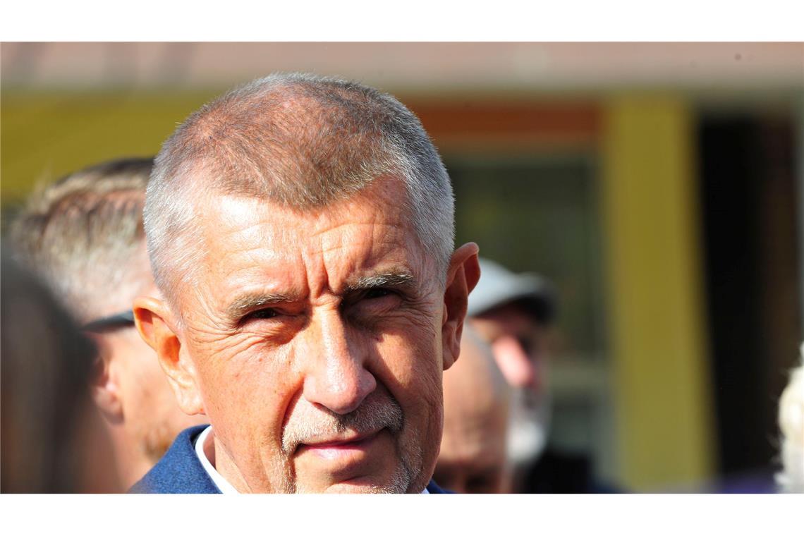 Parlamentswahl in Tschechien hat begonnen Der tschechische Milliardär und Gründer der Partei ANO, Andrej Babis, bei einem Wahlkampfauftritt im Prager Stadtteil Modrany. (Archivbild)