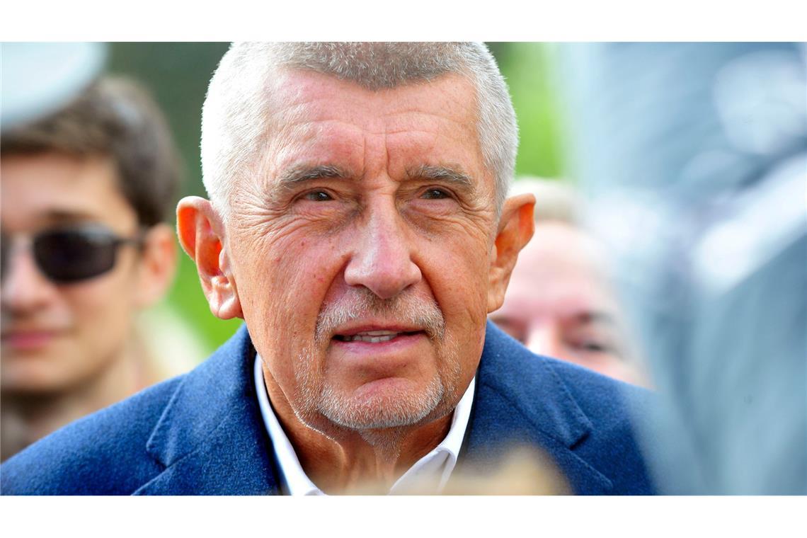 Der tschechische Milliardär und Gründer der Partei ANO, Andrej Babis, bei einem Wahlkampfauftritt im Prager Stadtteil Modrany. Nun will der Ex-Regierungschef mit einem rechten Dreierbündnis zurück an die Macht. (Archivbild)
