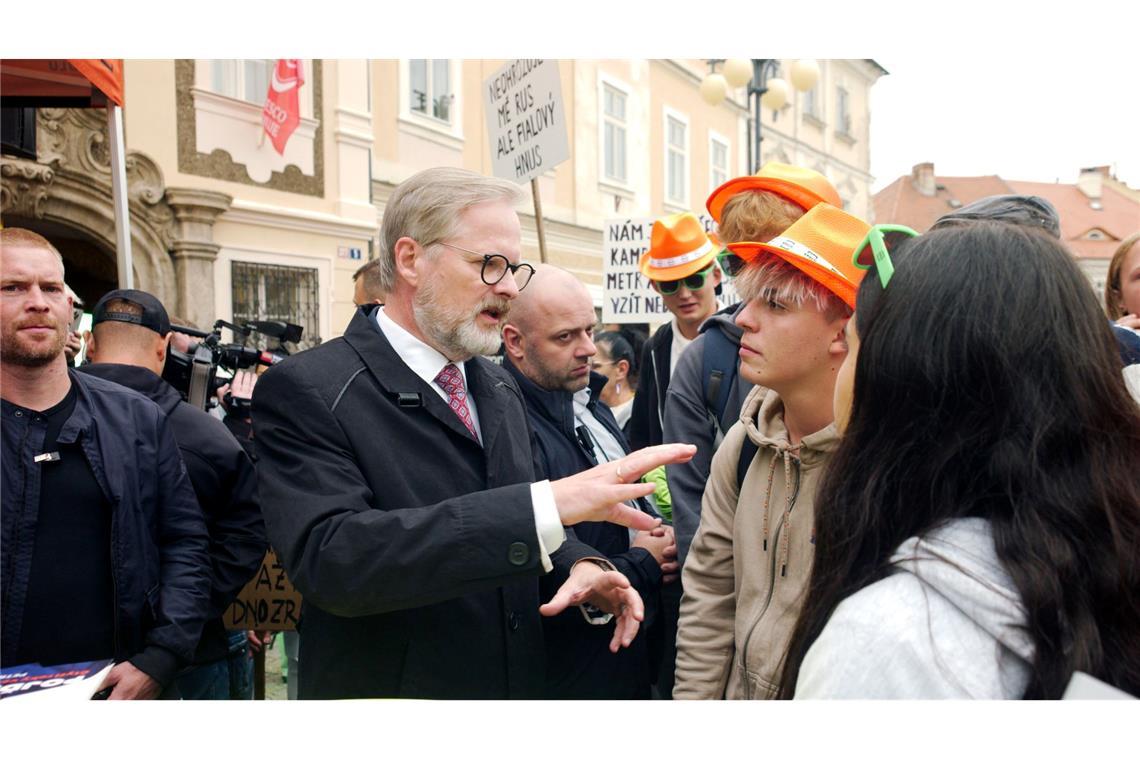Parlamentswahl in Tschechien hat begonnen Der tschechische Regierungschef Petr Fiala wirbt bei einem Wahlkampfauftritt in der Unesco-Welterbestadt Kutna Hora, rund 60 Kilometer östlich von Prag, um Stimmen. (Archivbild)