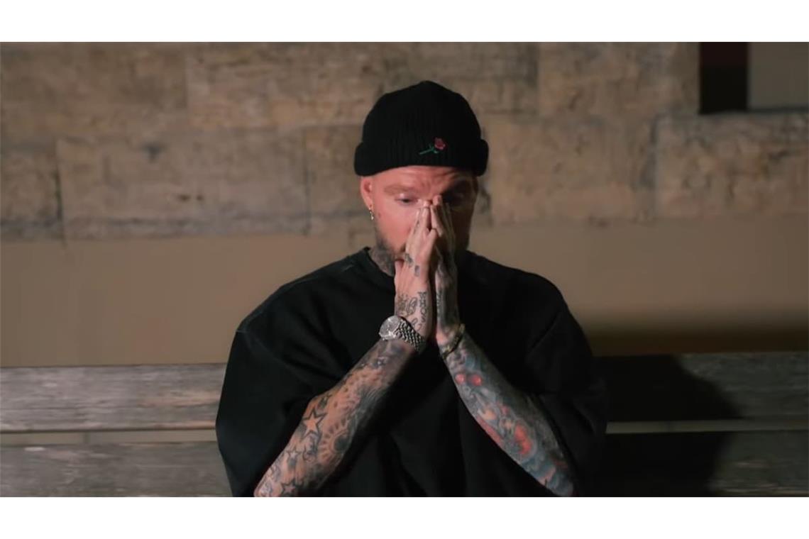 Der Tübinger Andreas Ehrle ist mit seinem autobiographischen Dokumentarfilm auf zwei Filmfestivals ins Finale gekommen. Hier ein Screenshot aus dem Film, bei dem er um seine Oma Anna trauert.