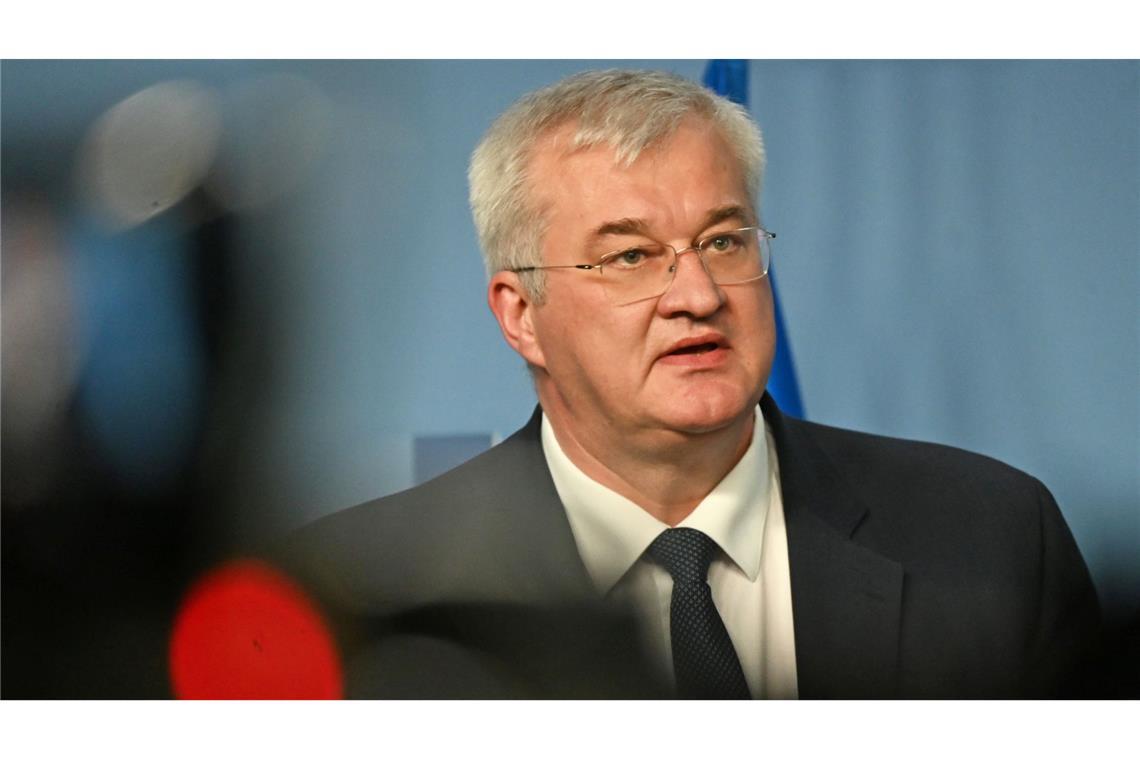 Putins Waffenruhe - Kiew und Moskau beklagen viele Verstöße Der ukrainische Außenminister Andrij Sybiha sieht bei Russland kein Bemühen zum Einhalten der eigens verkündeten Waffenruhe. (Archivbild)