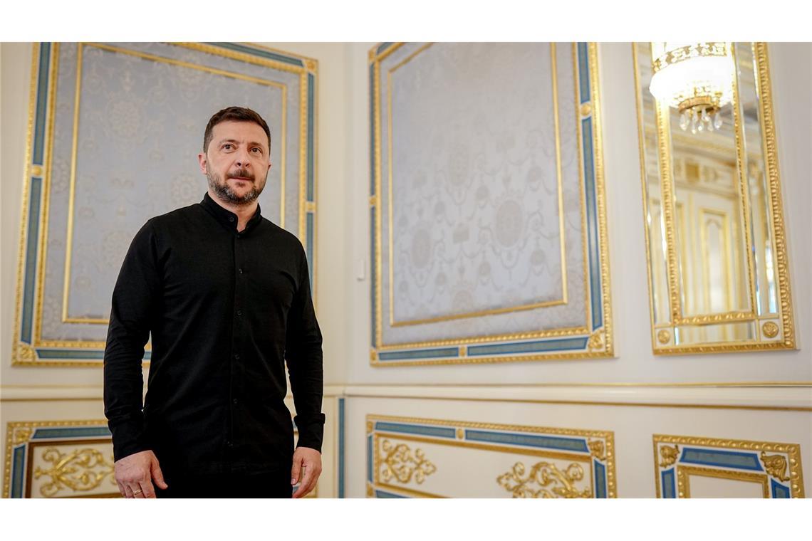 Selenskyj fordert vor G7-Gipfel mehr Druck auf Russland Der ukrainische Präsident Wolodymyr Selenskyj fordert schärfere Sanktionen gegen Russland. (Archivbild)