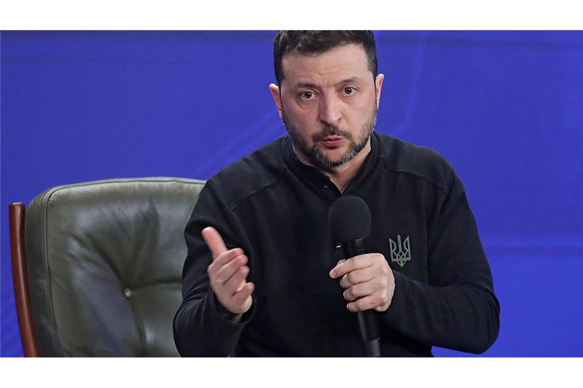 Drei Jahre Krieg: Ukraine erhält Milliardenhilfen und kämpft Der ukrainische Präsident Wolodymyr Selenskyj hat zum dritten Jahrestag des Beginns des russischen Angriffskrieges den Kampf der Verteidiger als heldenhaft gewürdigt. (Archivbild)