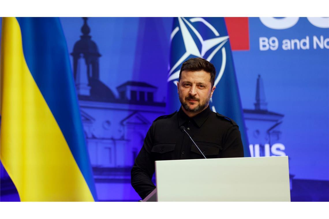 Kiews Aktion "Spinnennetz": Neue Zahl zerstörter Flugzeuge Der ukrainische Präsident Wolodymyr Selenskyj kündigte einen neuen großen Gefangenenaustausch mit Russland an.