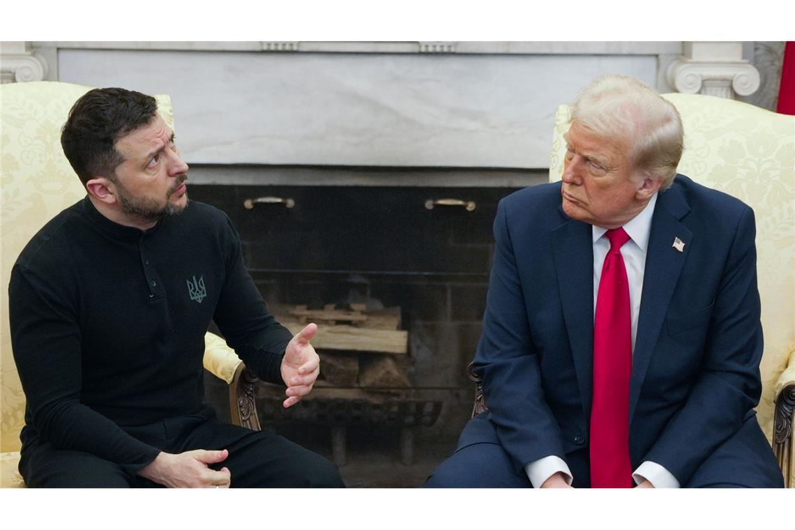 Der ukrainische Staatschef Wolodymyr Selenskyj (l) will US-Präsident Donald Trump klarmachen, dass das Land in den Verhandlungen über ein Kriegsende mit Russland nicht kapitulieren wird. (Archivbild)