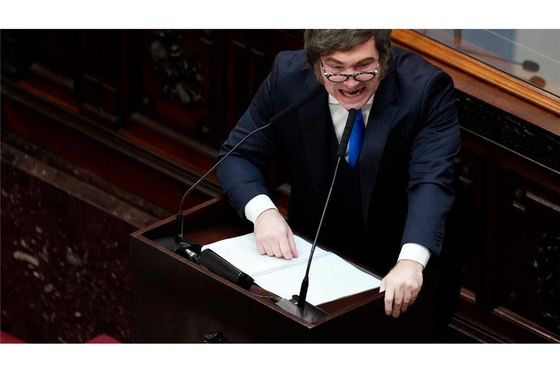 Der ultraliberale Präsident gerät heftig mit oppositionellen Abgeordneten aneinander.