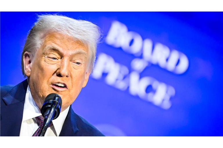 Der umstrittene Friedensrat ist ganz auf ihn zugeschnitten: US-Präsident Donald Trump hat den Vorsitz inne. (Archivbild)