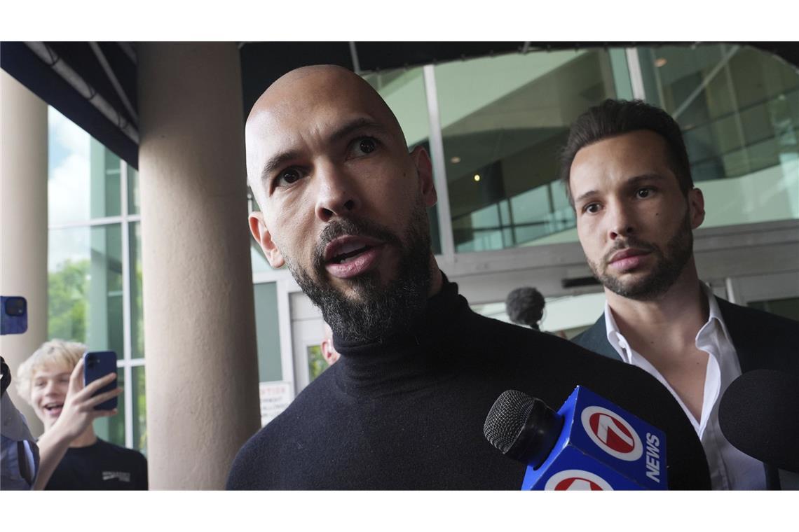 Florida geht juristisch gegen Tate-Brüder vor Der umstrittene Influencer Andrew Tate und sein Bruder Tristan haben Rumänien verlassen und sind vergangenen Woche in den USA angekommen.