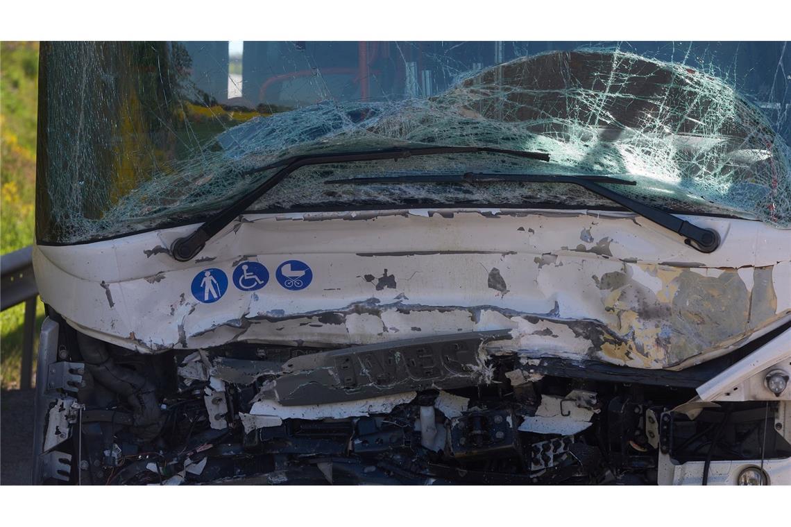 Tödlicher Unfall mit Linienbus - auch Kinder darin