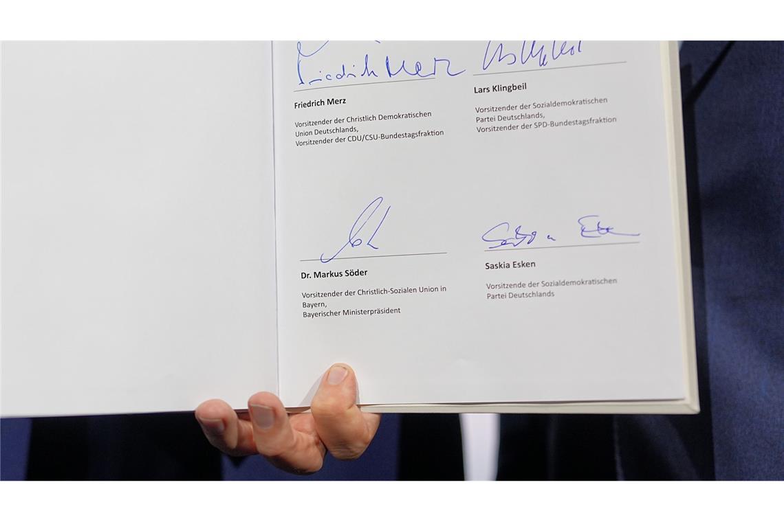 Bilder des Tages Der unterschriebene Koalitionsvertrag