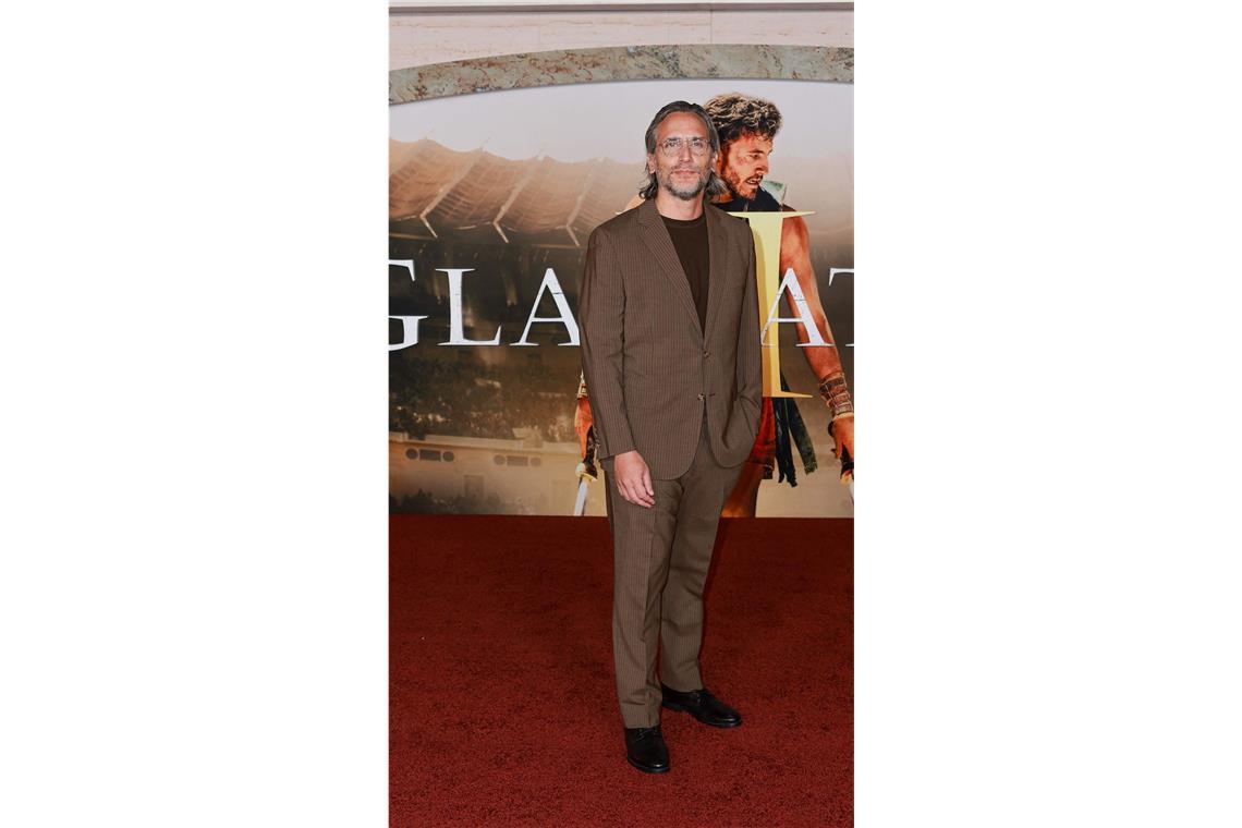 Paul Mescal, Denzel Washington & Co. auf dem roten Teppich Der uruguayische Regisseur und Drehbuchautor Fede Álvarez kam in einem braunen Anzug zur Premiere von „Gladiator II“.