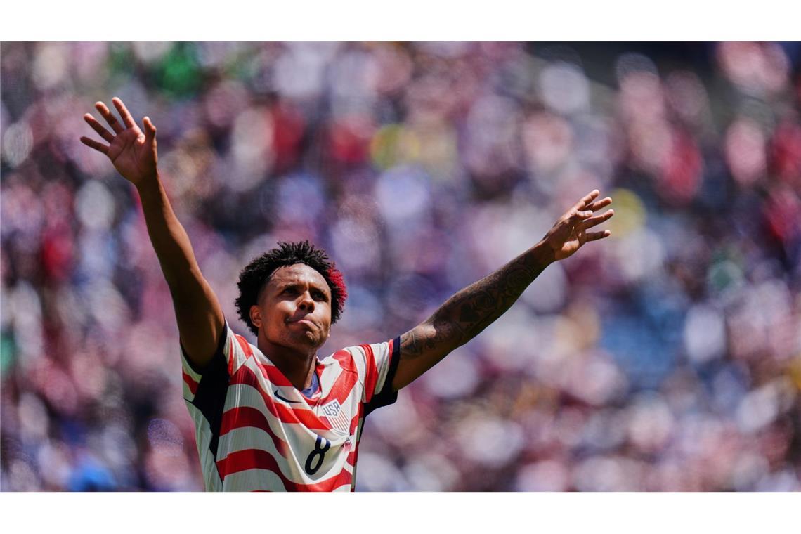 Der US-Amerikaner Weston McKennie jubelt nach dem Sieg seiner Mannschaft gegen Australien bei der Fußball-WM.