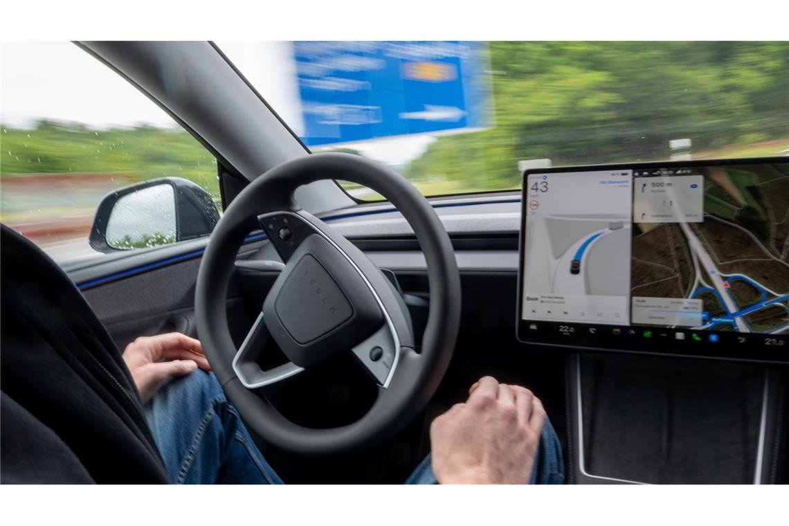Der US-Elektroautobauer Tesla bemüht sich um die Zulassung von FSD in den europäischen Ländern (Archivbild)