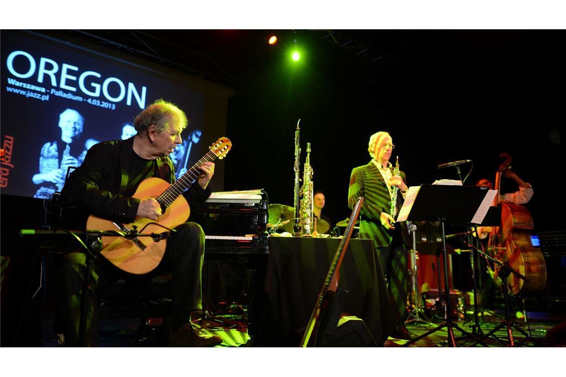 Der US-Jazzgitarrist Ralph Towner (links) ist im Alter von 85 Jahren in Rom gestorben. (Archivbild)