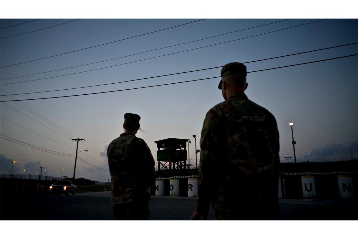Migranten nach Guantánamo - Trumps neuer umstrittener Plan Der US-Marinestützpunkt Guantánamo Bay auf Kuba ist berüchtigt wegen eines umstrittenen Gefangenenlagers, das die Vereinigten Staaten nach den Anschlägen vom 11. September 2001 errichtet hatten. (Archivbild)