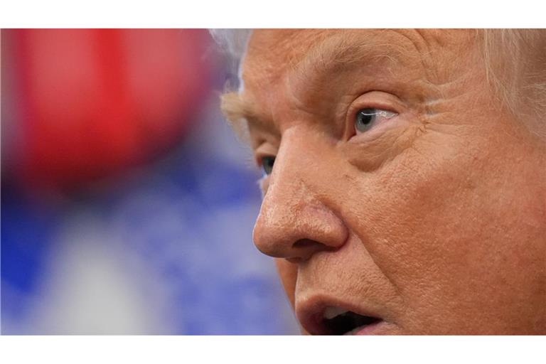 Der US-Präsident droht der BBC mit einer Milliardenklage.